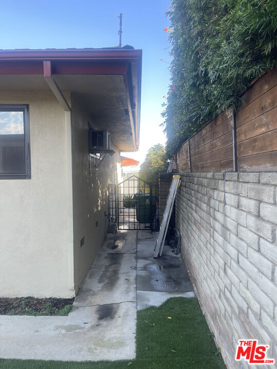 2027 Westridge Road Property Photo 33