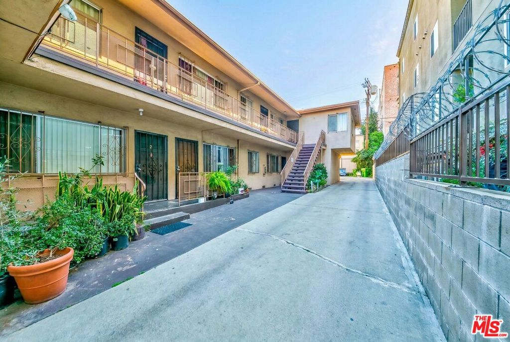 838 S Gramercy Place Property Photo 4