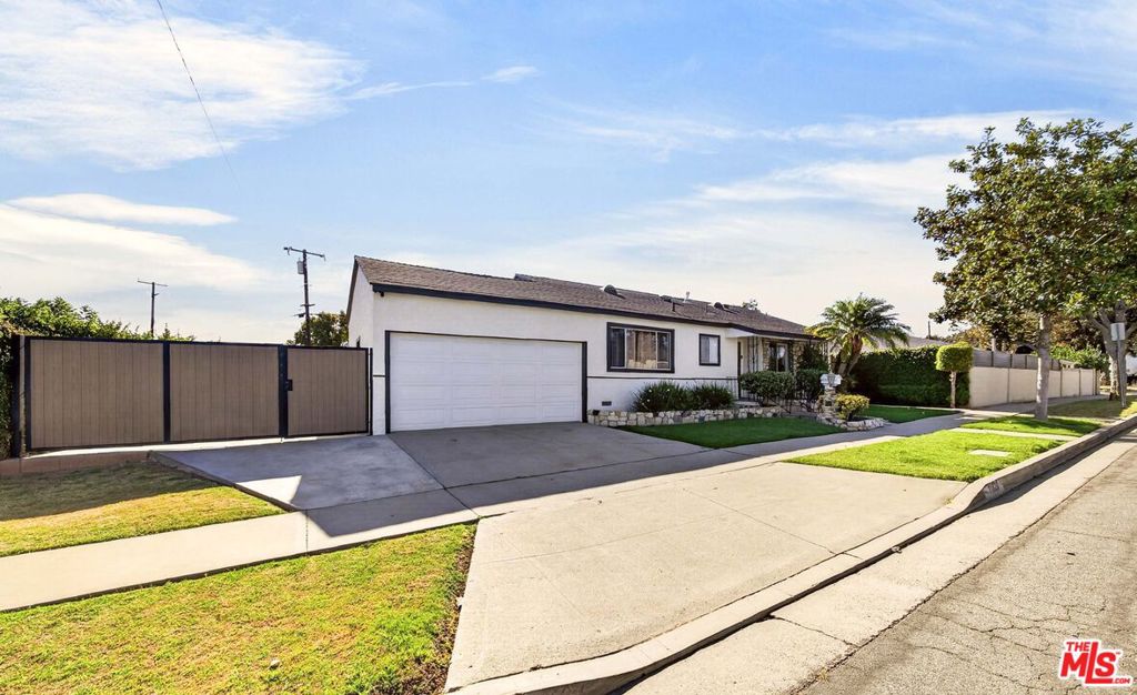 11820 Rose Hedge Drive Property Photo 2