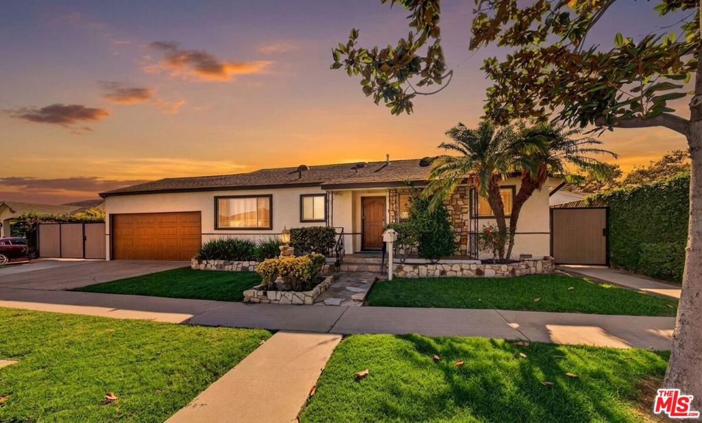 11820 Rose Hedge Drive Property Photo 4