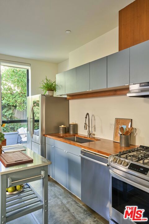 304 N Mountain View Avenue Property Photo 12