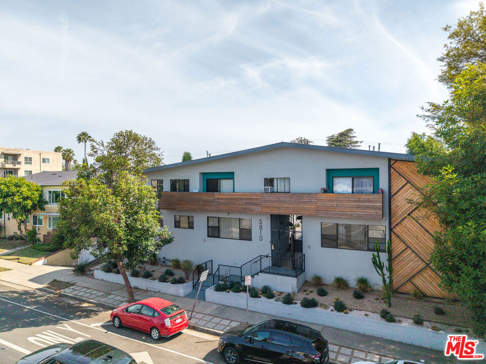 5810 San Vicente Boulevard Property Photo 2