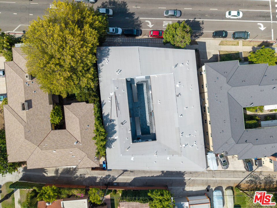 5810 San Vicente Boulevard Property Photo 3