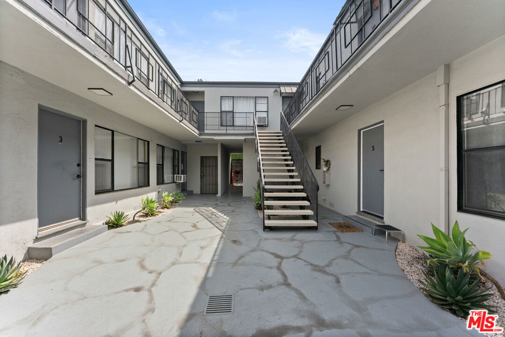 5810 San Vicente Boulevard Property Photo 5