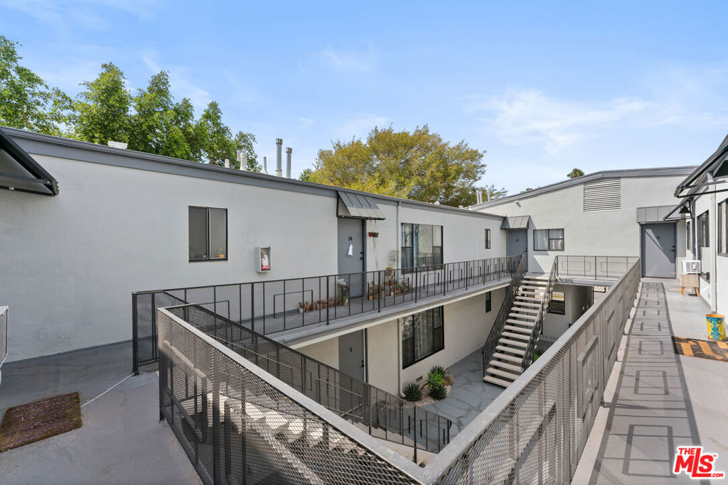 5810 San Vicente Boulevard Property Photo 6