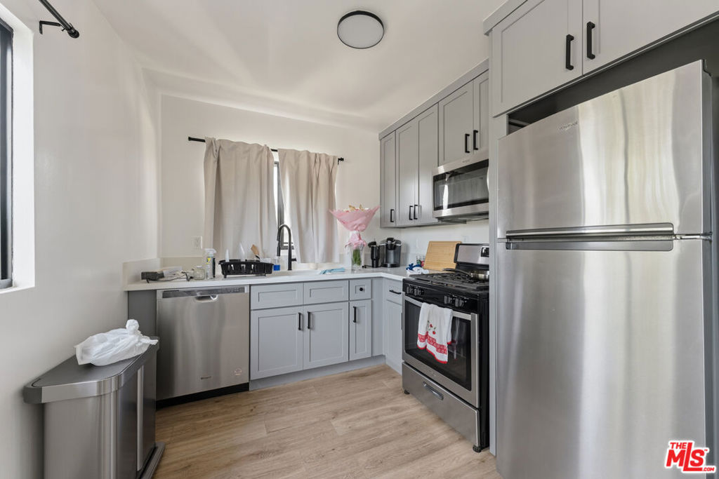 5810 San Vicente Boulevard Property Photo 8