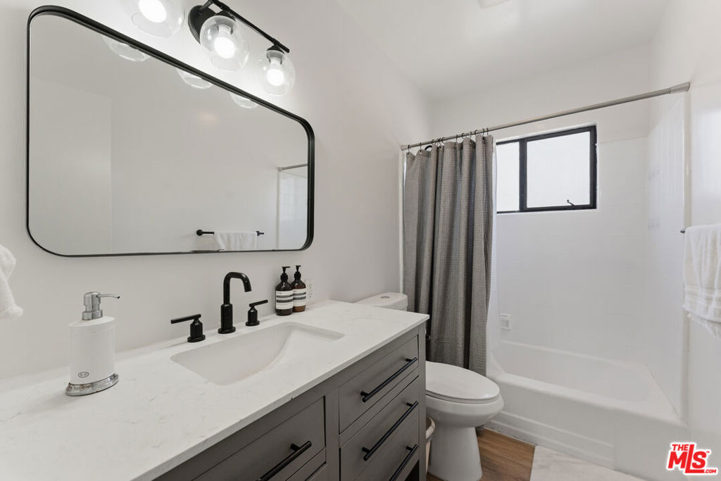 5810 San Vicente Boulevard Property Photo 9