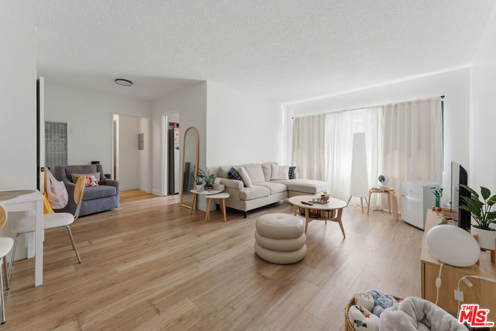 5810 San Vicente Boulevard Property Photo 10