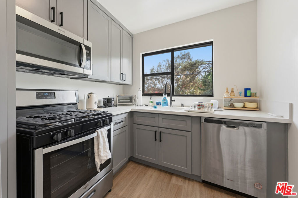 5810 San Vicente Boulevard Property Photo 12