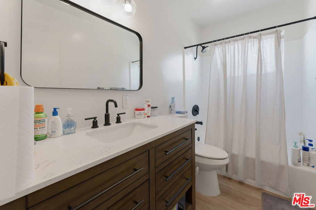 5810 San Vicente Boulevard Property Photo 13