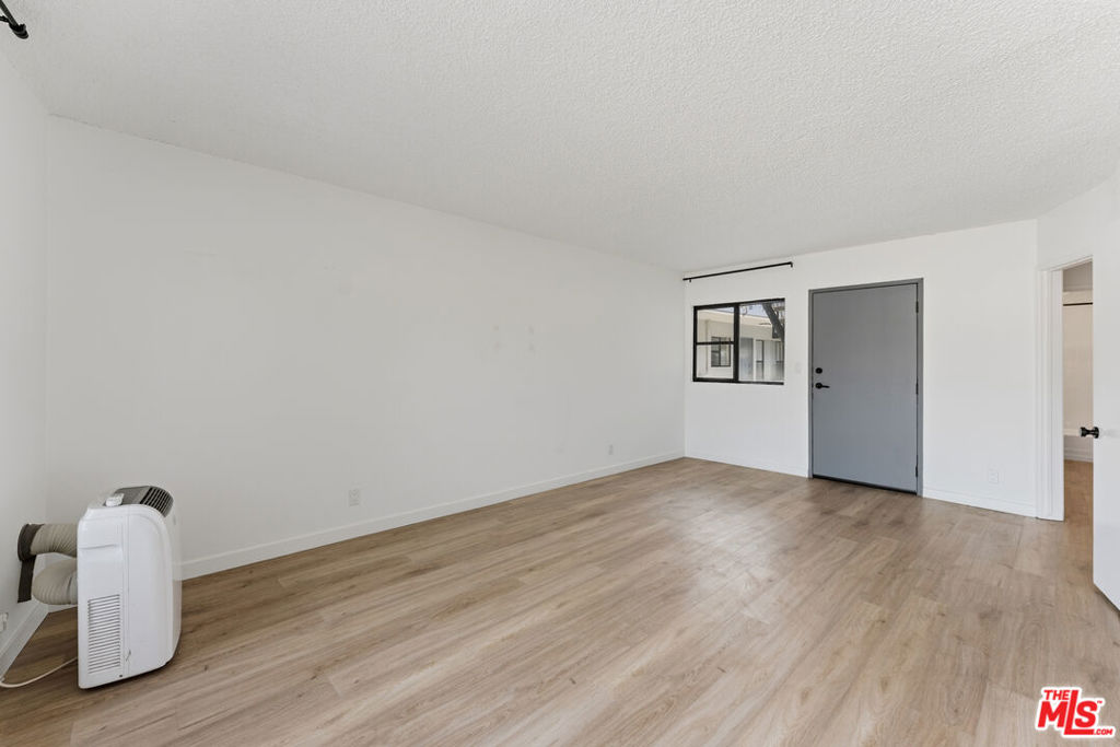 5810 San Vicente Boulevard Property Photo 19