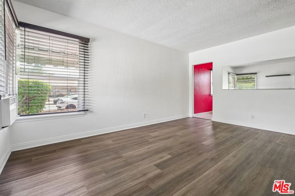 11335 Califa Street Property Photo 5