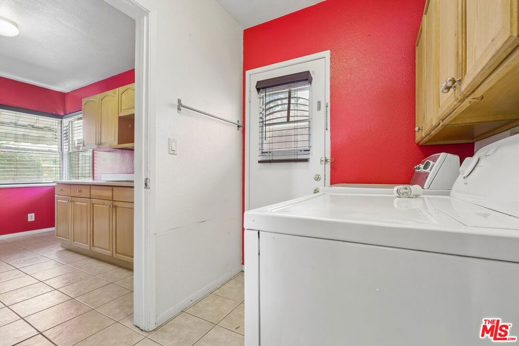 11335 Califa Street Property Photo 12