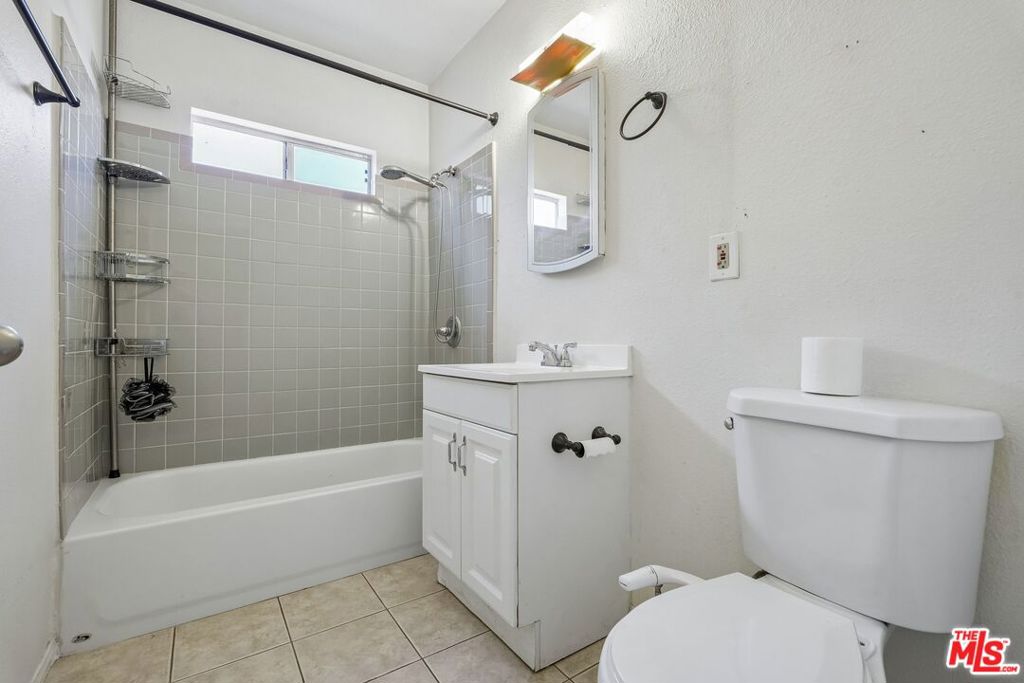11335 Califa Street Property Photo 13