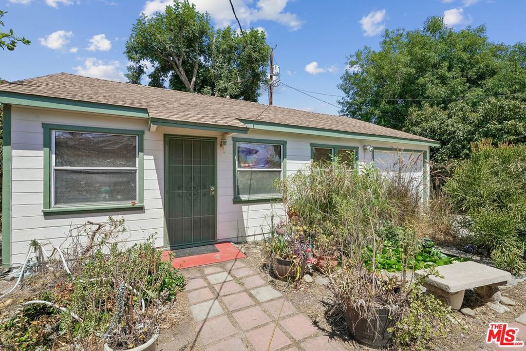 11335 Califa Street Property Photo 18