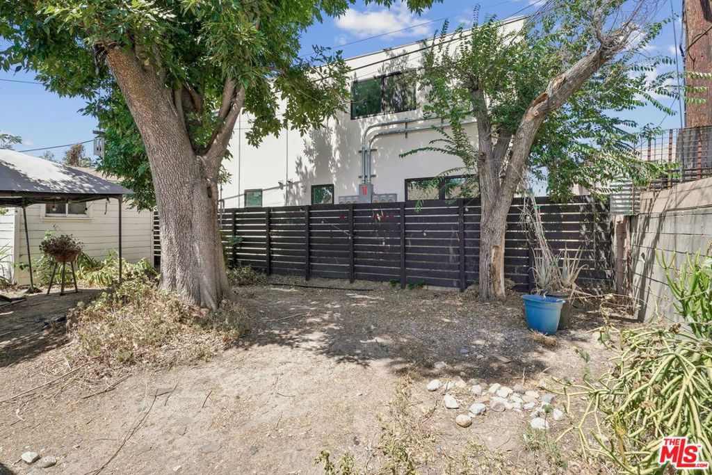 11335 Califa Street Property Photo 19