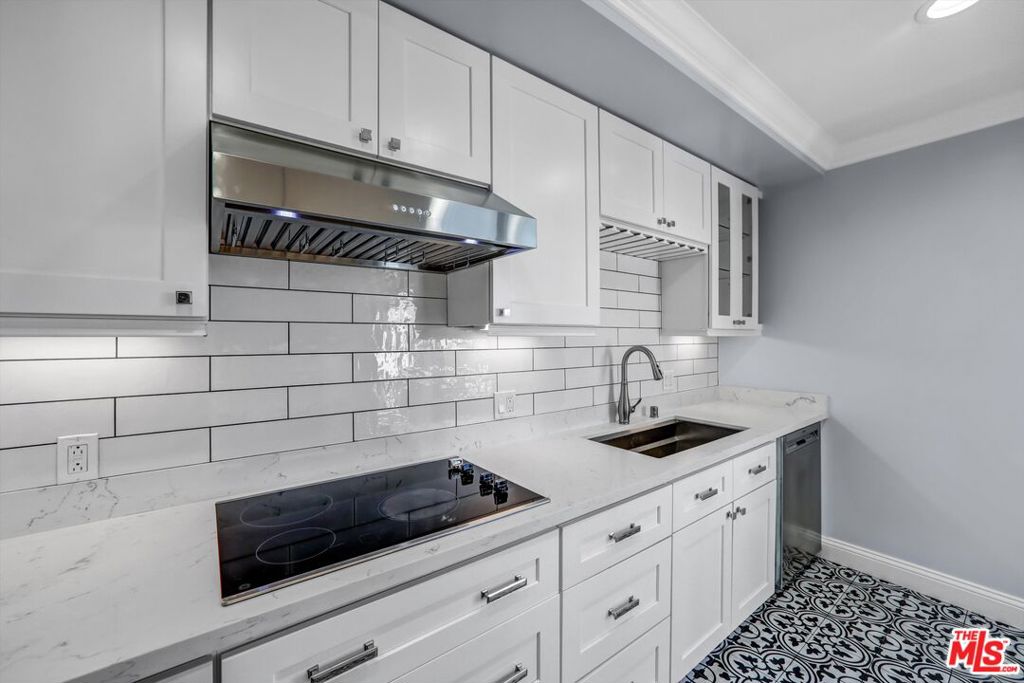 7560 Hollywood Boulevard 303 Property Photo 22