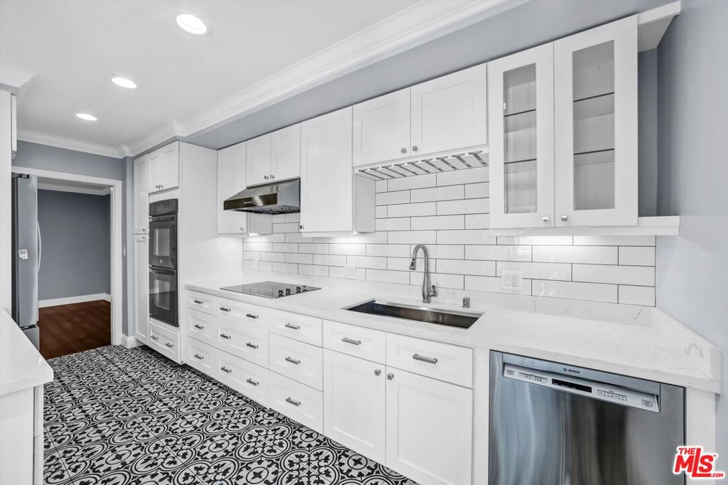 7560 Hollywood Boulevard 303 Property Photo 24