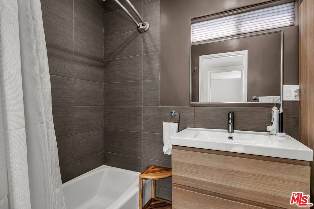 34 Anchorage Street Property Photo 30