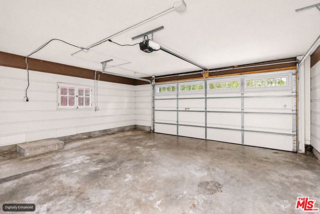 2932 S Beverly Drive Property Photo 31