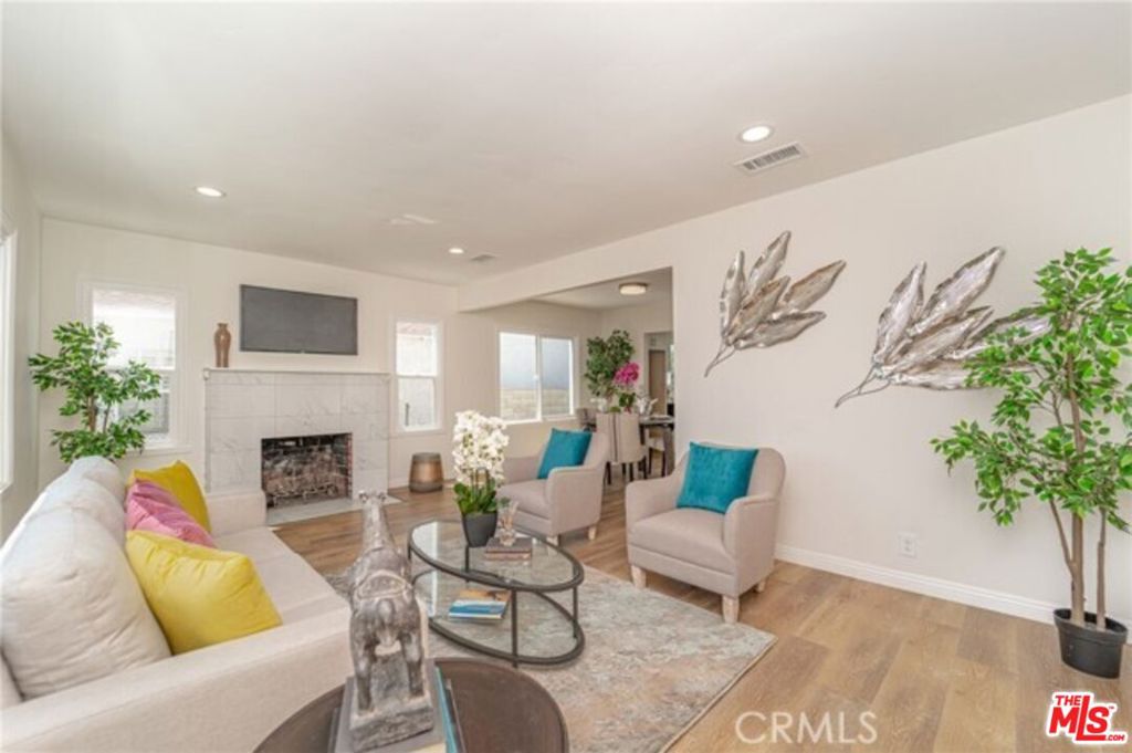 7317 Tujunga Avenue Property Photo 3