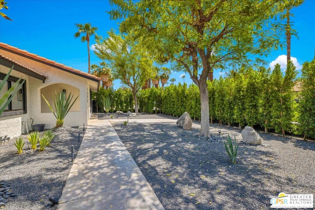 3190 E Loma Vista Circle Property Photo 6