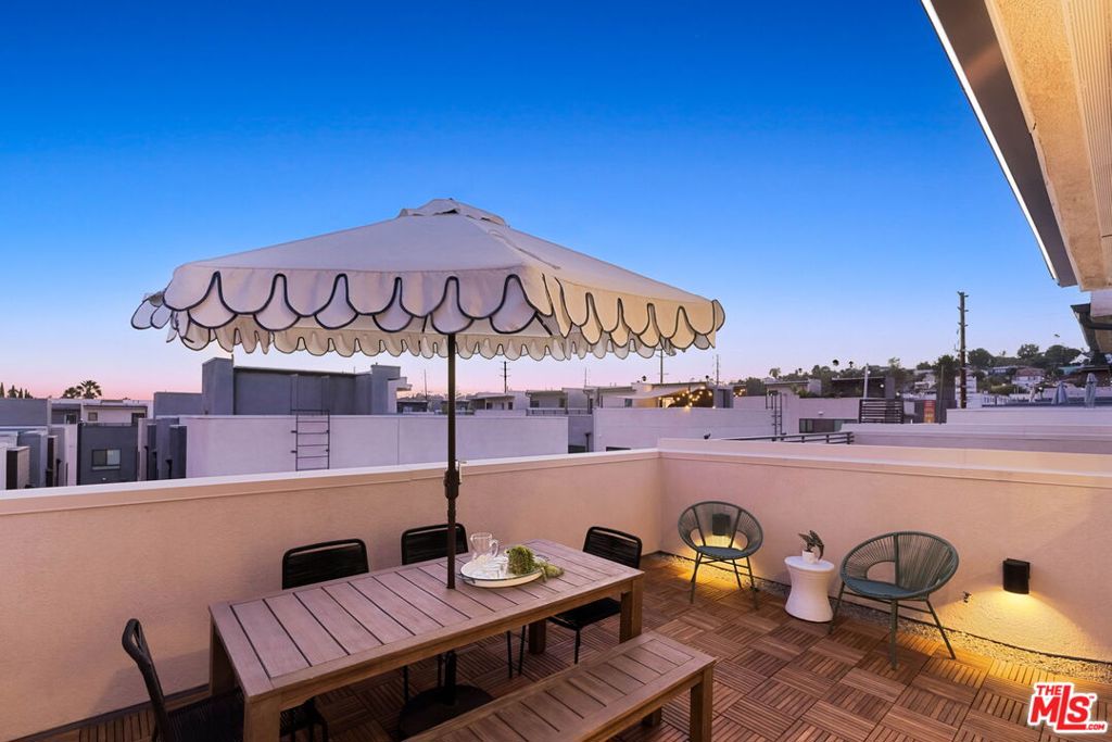 1544 Chia Way Property Photo 32