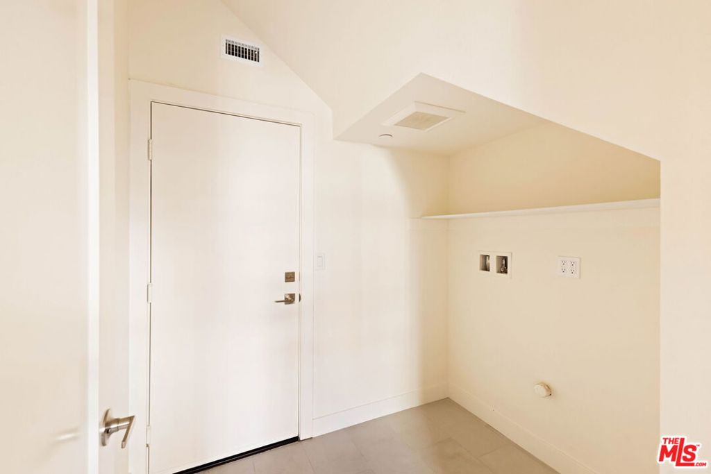 1544 Chia Way Property Photo 34