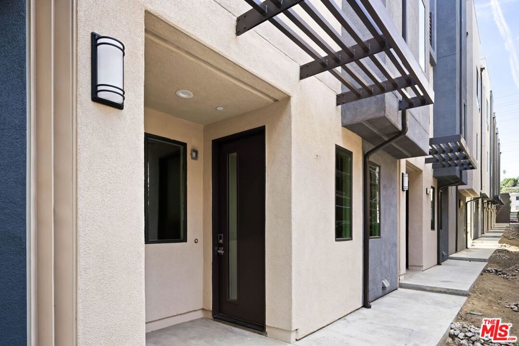 1544 Chia Way Property Photo 36