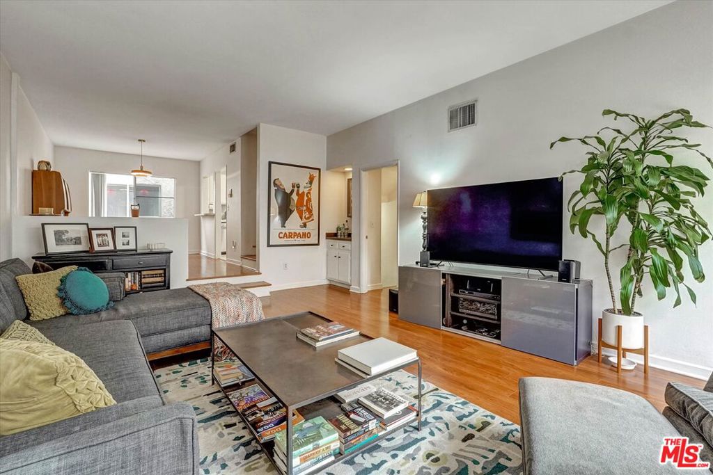 1828 Barry Avenue 4 Property Photo 1