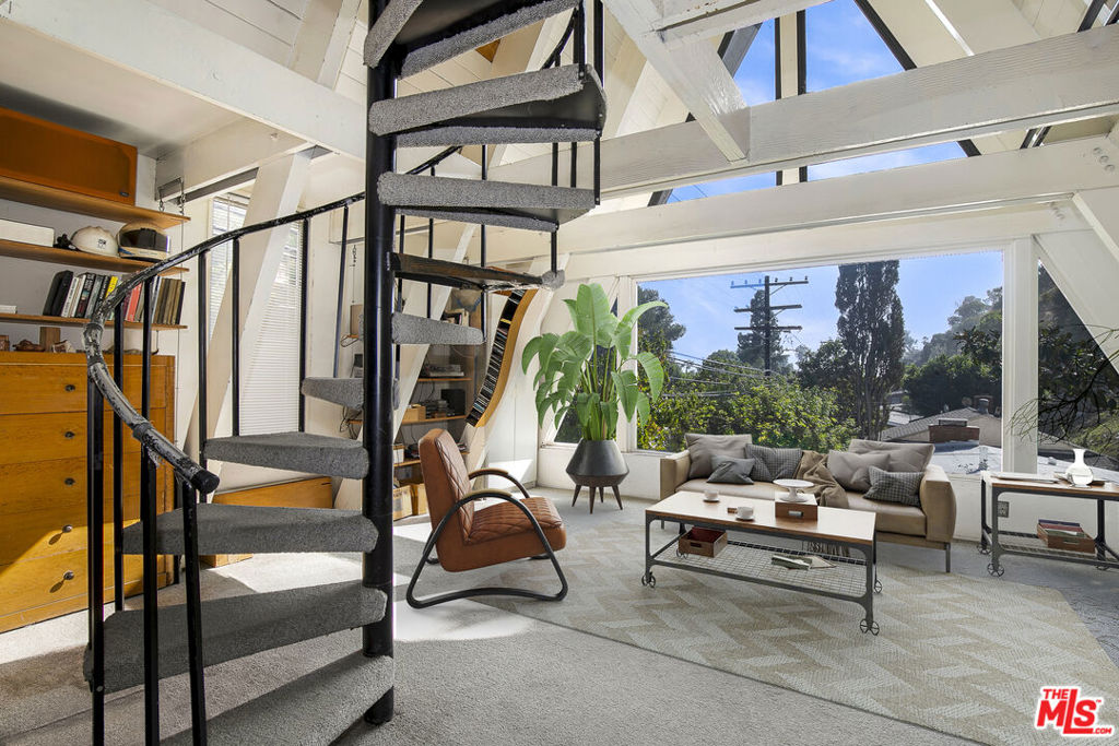 1815 Laurel Canyon Boulevard Property Photo