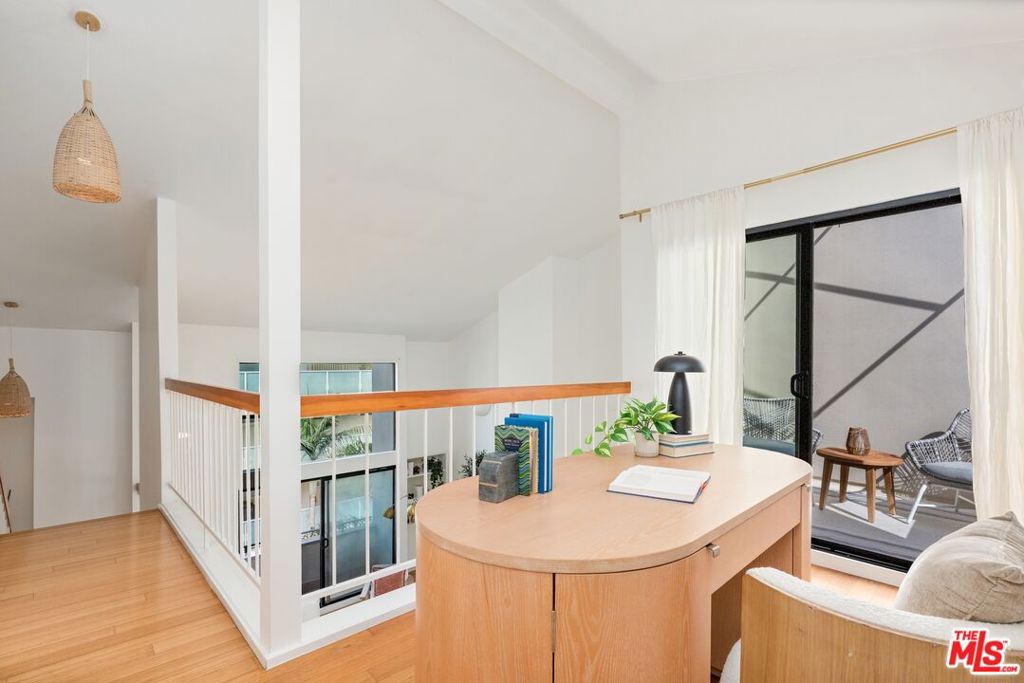 11 Mast Street B Property Photo 20