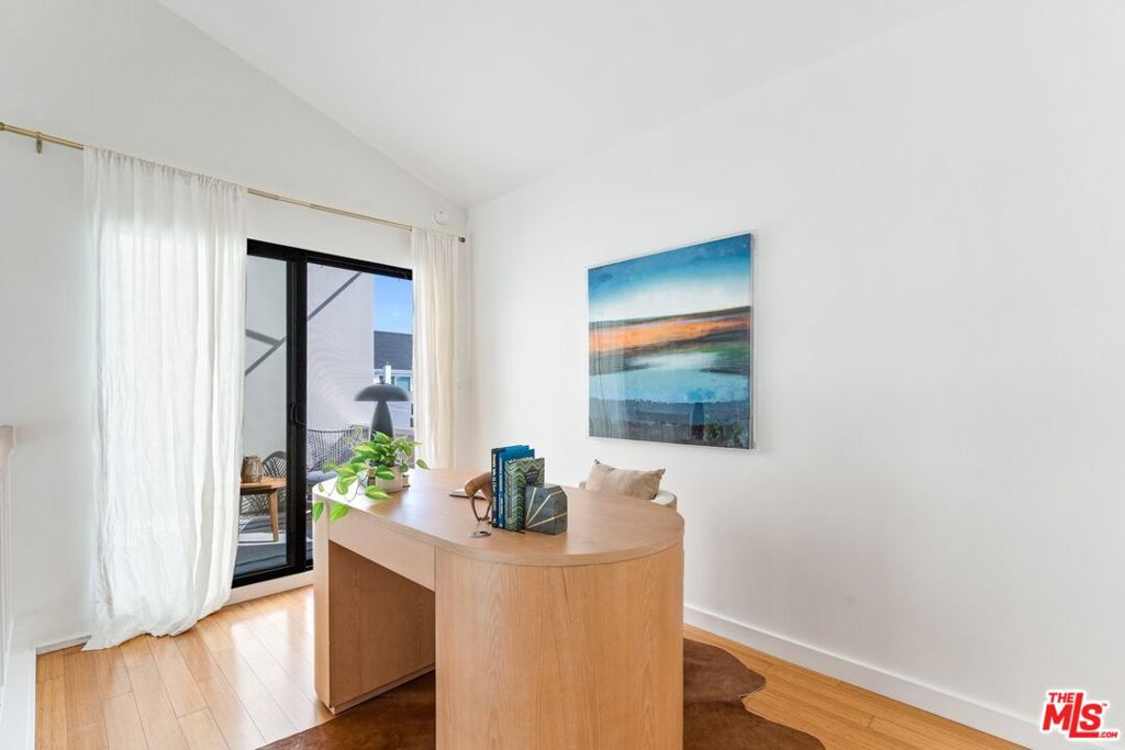 11 Mast Street B Property Photo 21