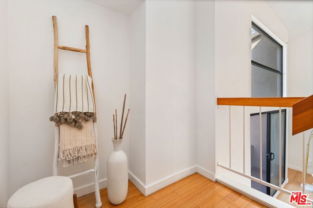 11 Mast Street B Property Photo 23