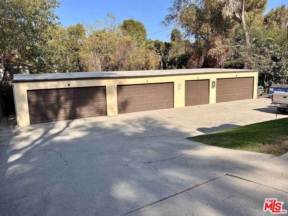 26377 Hillcrest Avenue Property Photo 10