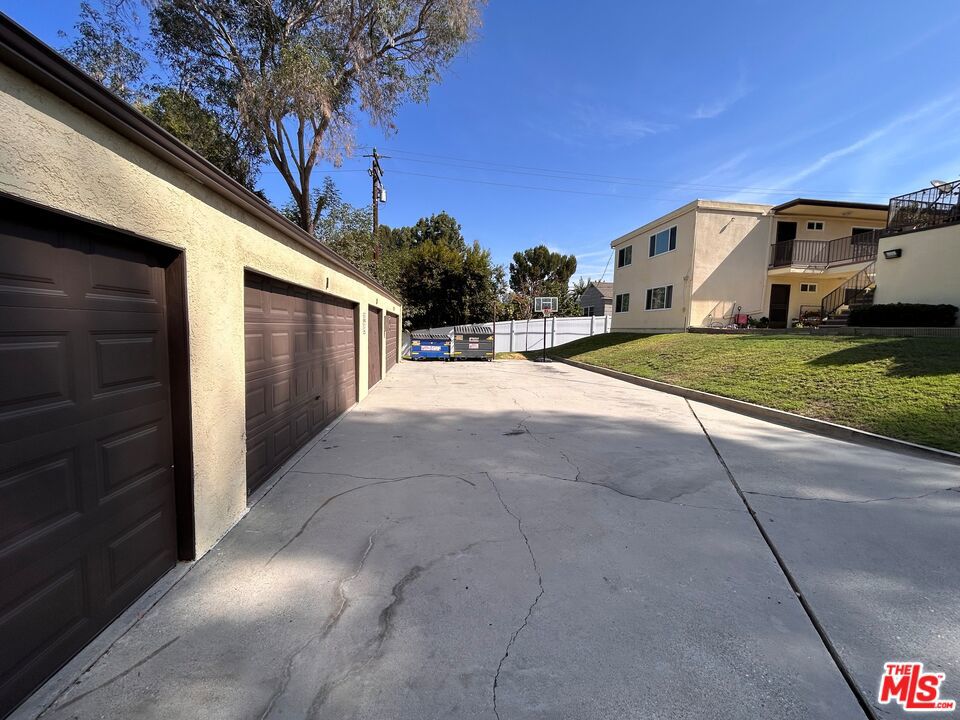 26377 Hillcrest Avenue Property Photo 11