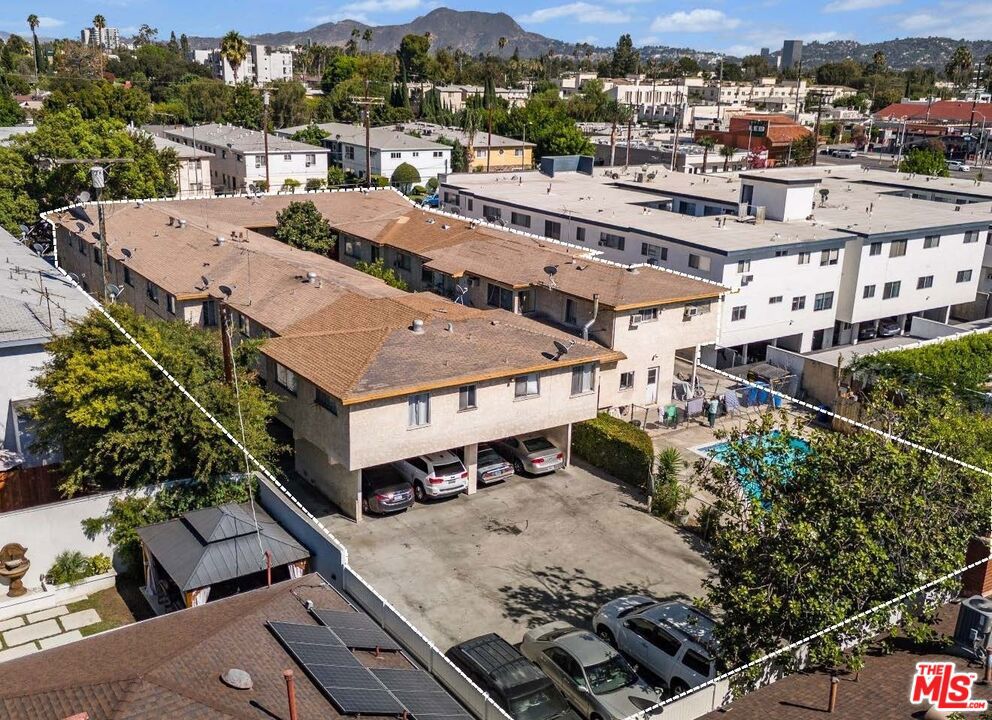 5643 Laurel Canyon Boulevard Property Photo 3
