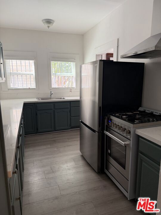 1406 S St Andrews Place Property Photo 3