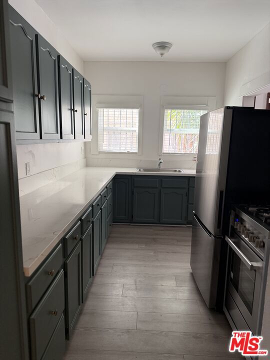 1406 S St Andrews Place Property Photo 4