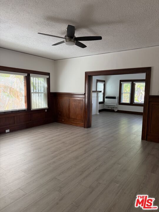 1406 S St Andrews Place Property Photo 11