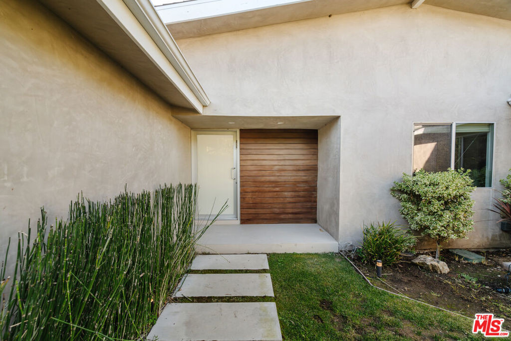3423 Scadlock Lane Property Photo 5