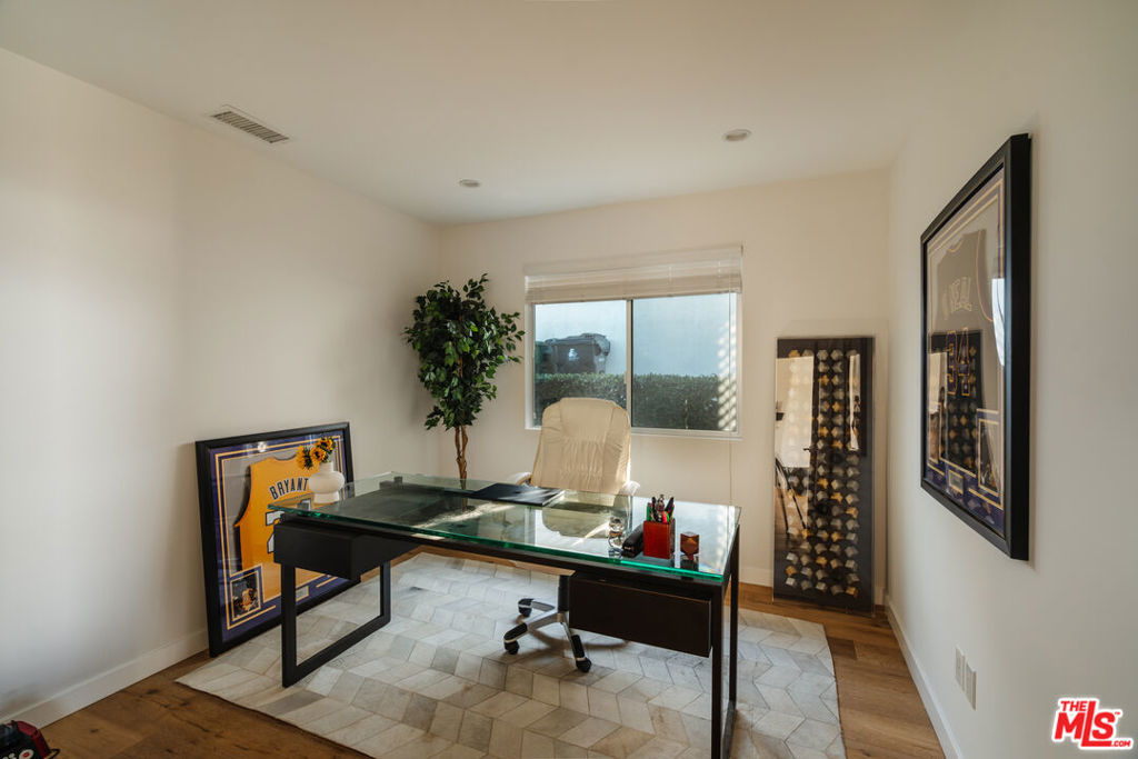 3423 Scadlock Lane Property Photo 11
