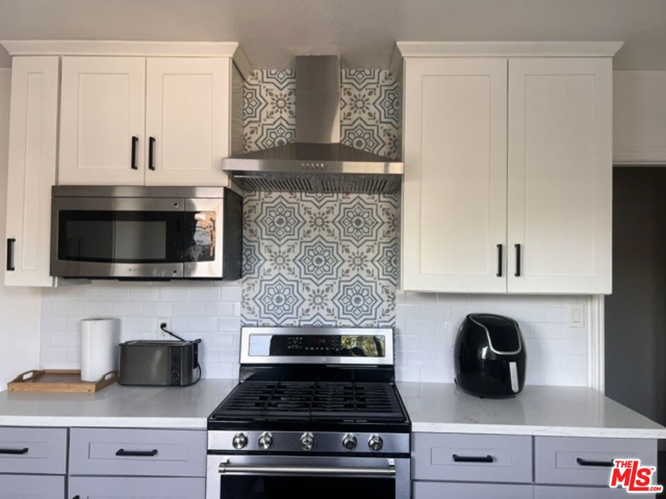 2108 W 156th Street Property Photo 6