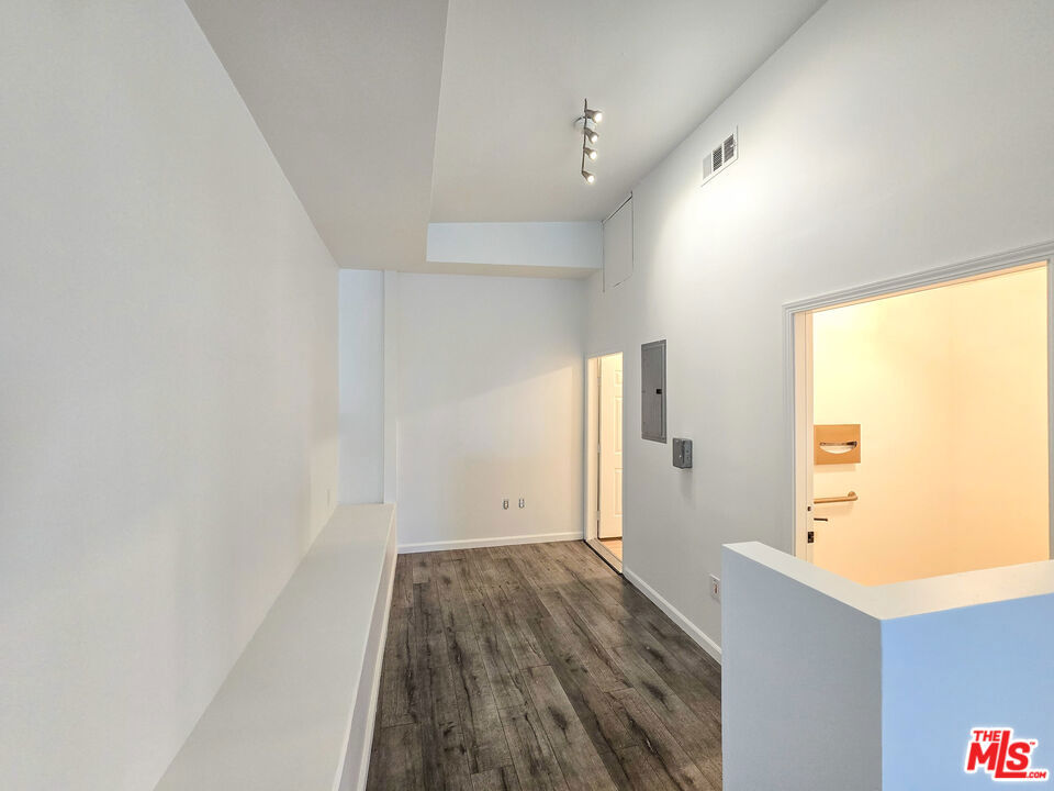 7028 Foothill Boulevard A Property Photo 9
