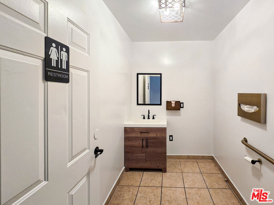 7028 Foothill Boulevard A Property Photo 11