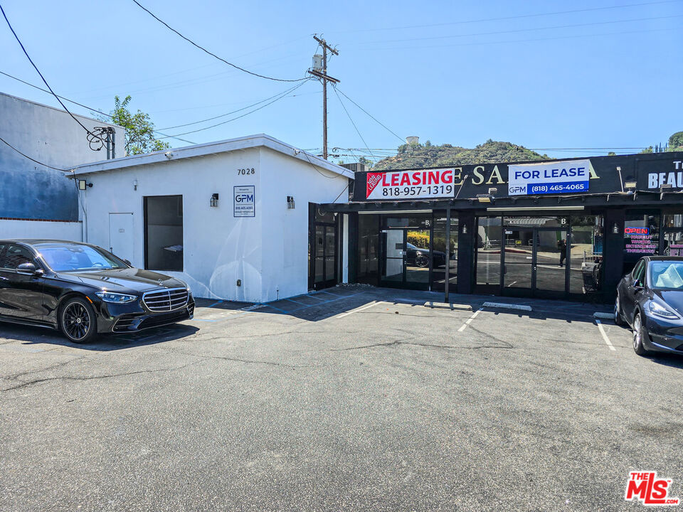 7028 Foothill Boulevard B Property Photo 1