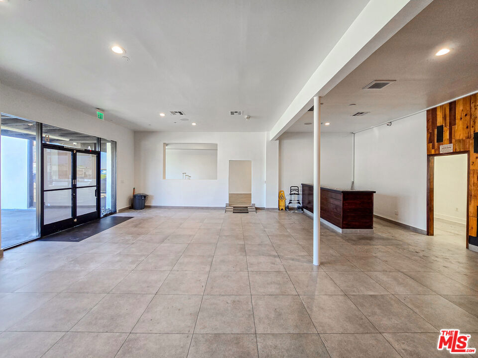 7028 Foothill Boulevard B Property Photo 7