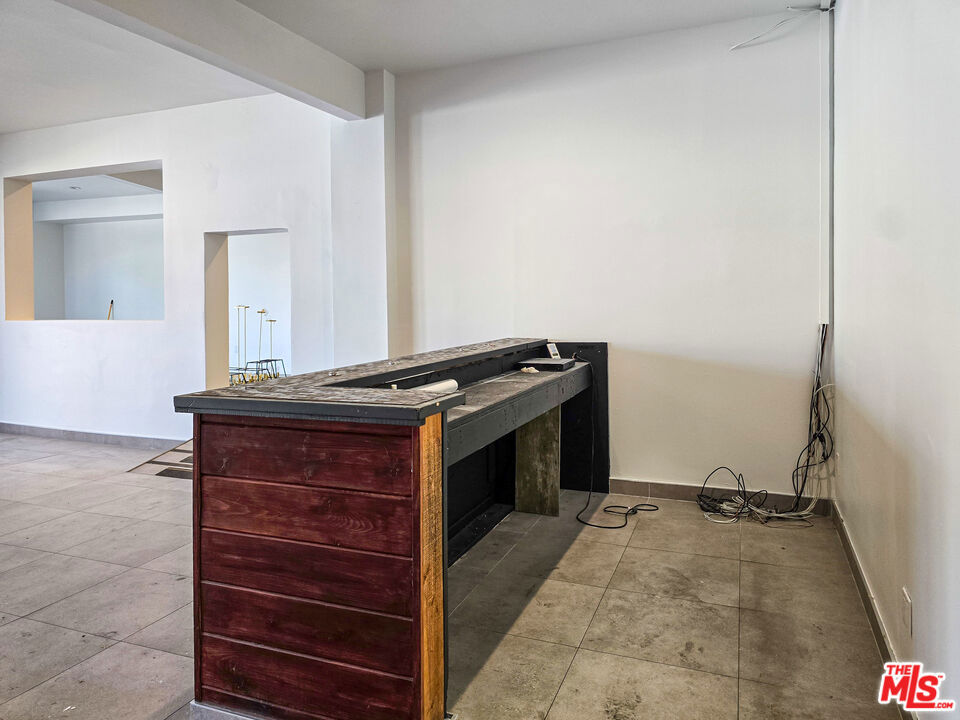 7028 Foothill Boulevard B Property Photo 8