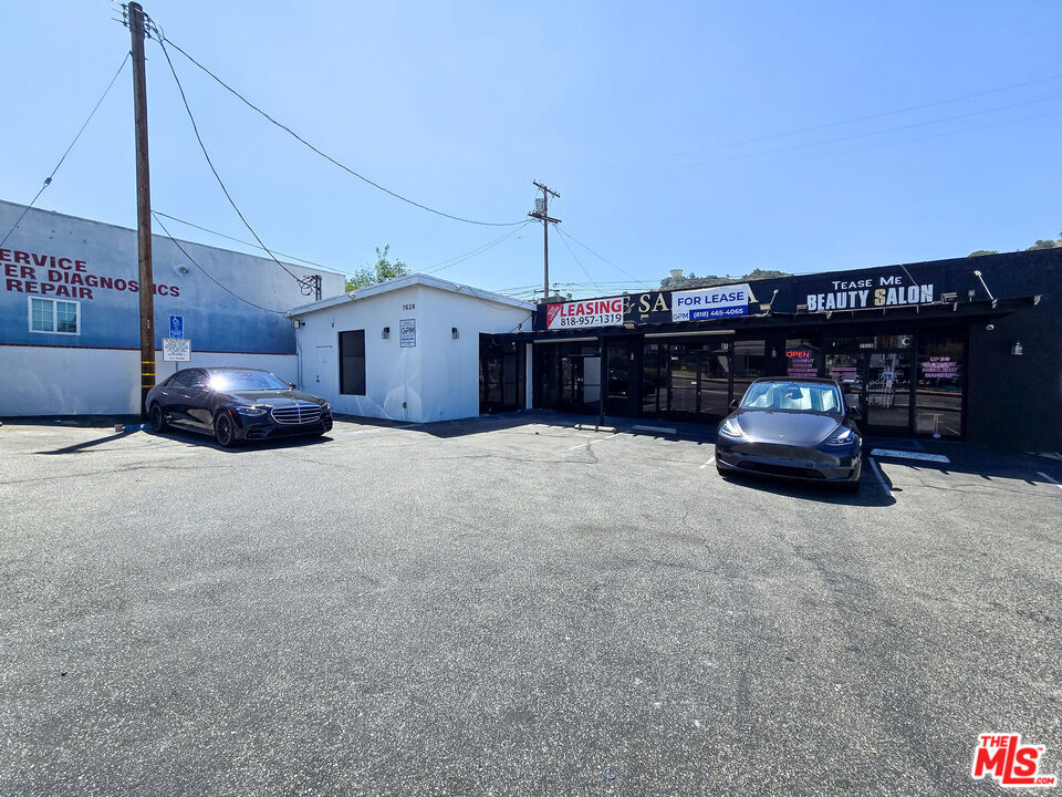 7028 Foothill Boulevard B Property Photo 13