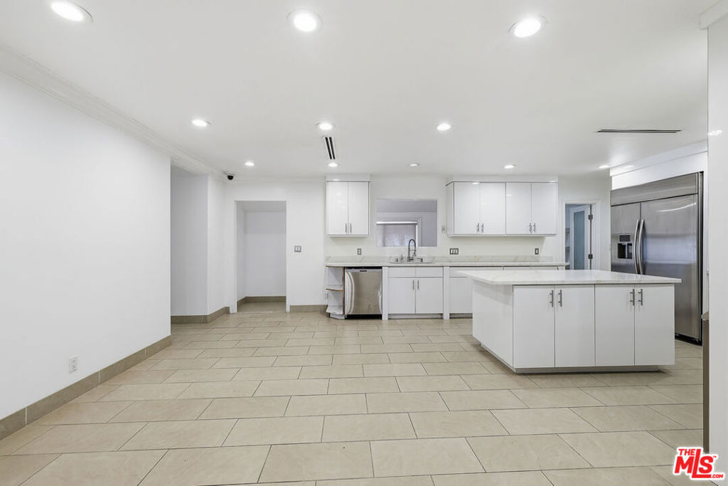 14755 Valleyheart Drive Property Photo 3